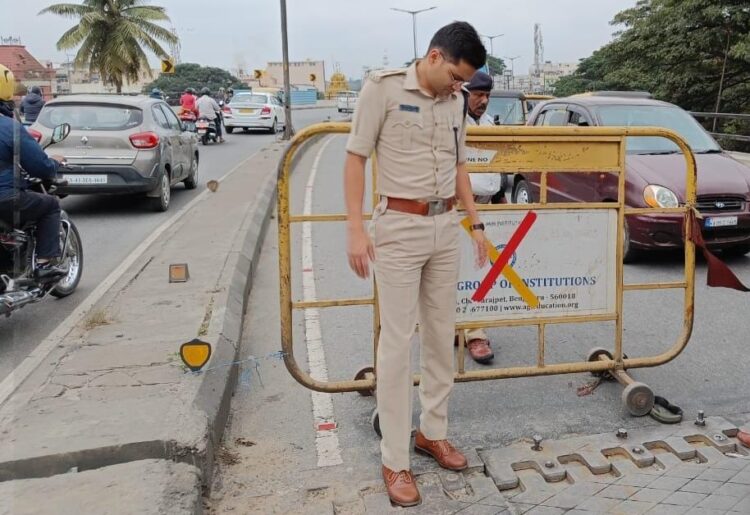Karnataka Police fixed Bolts and nuts @ flyover