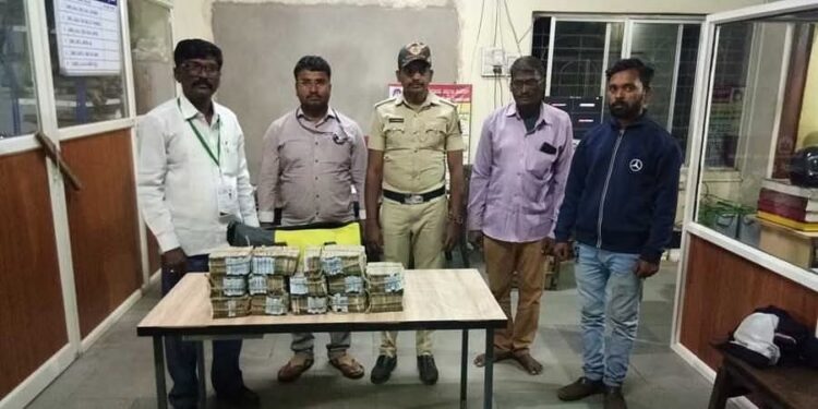 70 lakhs illegally transported at Kagwad check post in Belgaum, Karnataka . Seizure of undocumented money