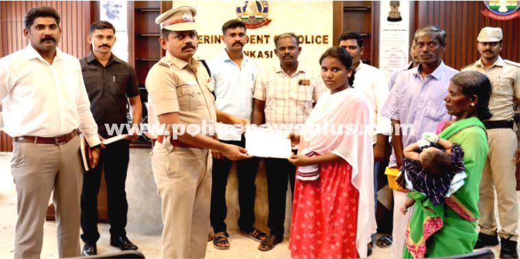 Police officers extend financial aid to the deceased officer’s family