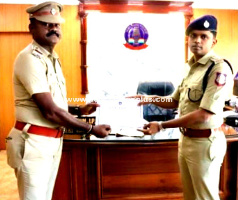 SP presented certificates to police officers