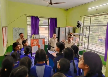 Students Tour Chaukhutia Police Station