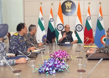 Defence Minister Reviews Western Security