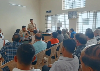 DCP Holds Meet on Ashoka Road Parking Woes