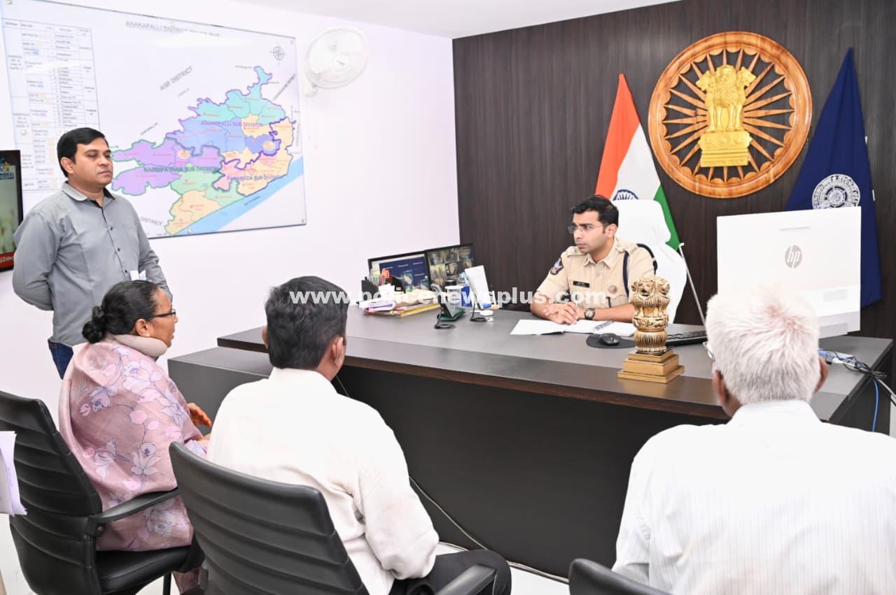 SP Sinha Resolves Public Complaints