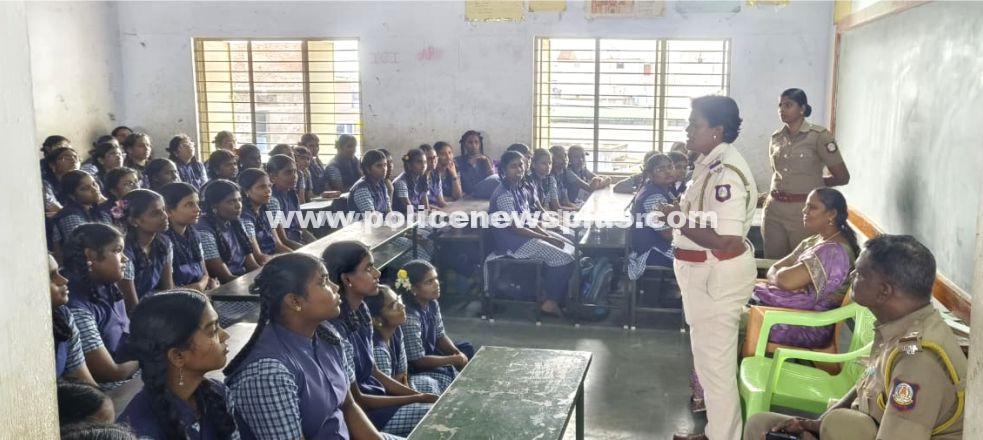 Police Hold Awareness for Schoolgirls